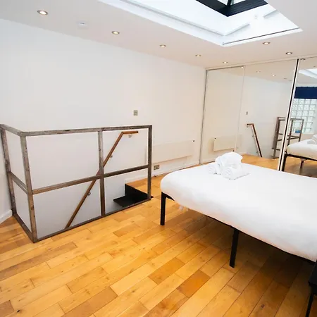 Modern 1-bed House In For 4 People