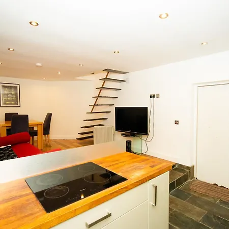 Modern 1-bed House In For 4 People Сasa de vacaciones *